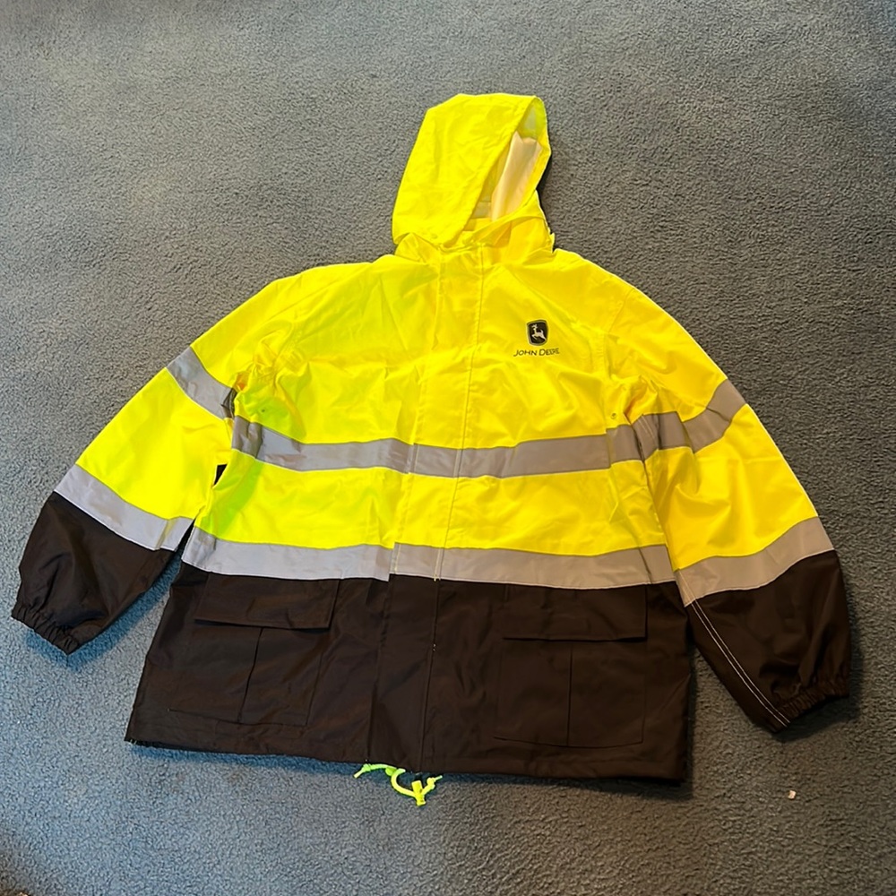 John Deere West Chester protective gear. Zipper, hood, pockets, mesh inside. XXL